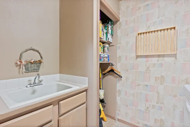 $460,000 | 3001 Winthrop Lane, Unit 3001, Spokane, WA 99203