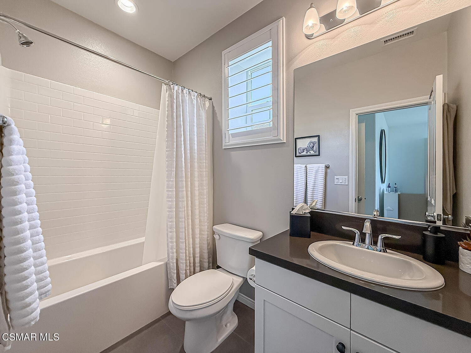 230 Stonegate Road Camarillo, CA 93010 - Photo 33 of 43 hBedroom2 Ensuite4