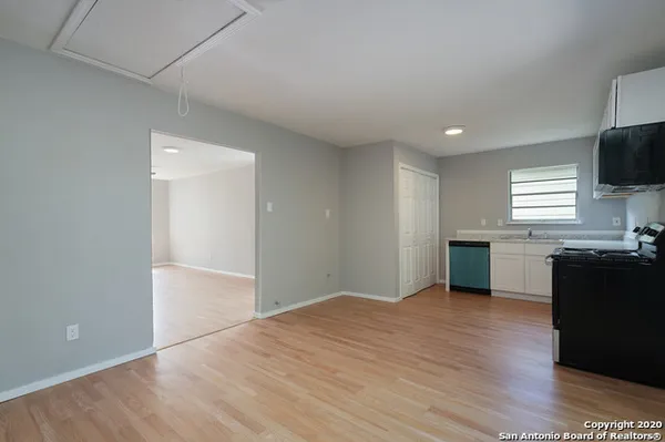 $1,300 | 435 West Bedford Avenue, San Antonio, TX 78226