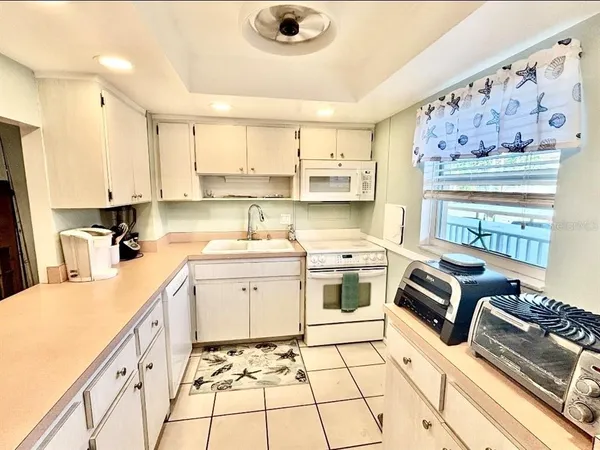 $6,500 | 1215 South Portofino Drive, Unit 202, Sarasota, FL 34242