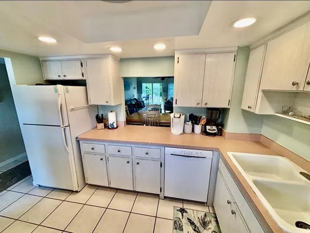 $6,500 | 1215 South Portofino Drive, Unit 202, Sarasota, FL 34242