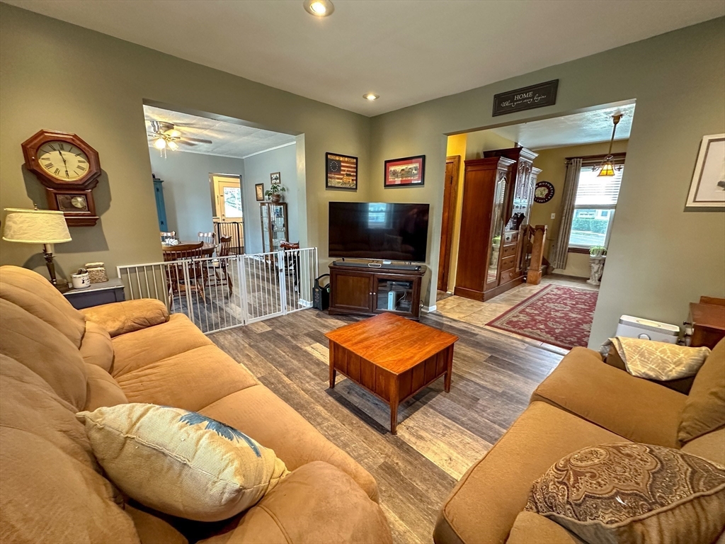 573 White Street Springfield, MA 01108 - Photo 19 of 39