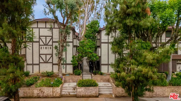$469,000 | 21811 Saticoy Street, Unit 23, Los Angeles, CA 91304