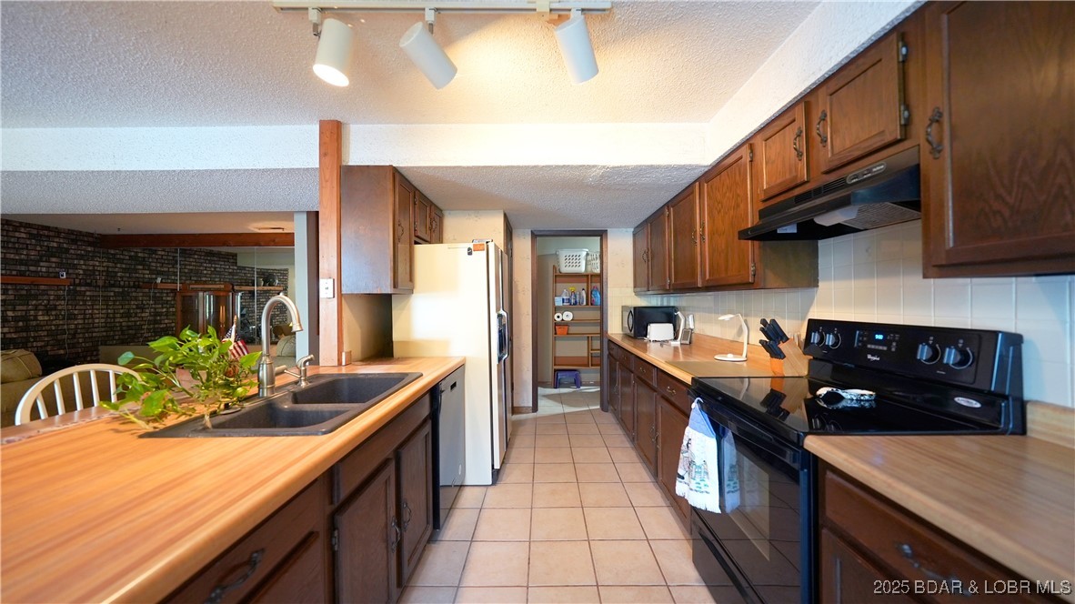 86 Swallow Point Sunrise Beach, MO 65079 - Photo 11 of 37