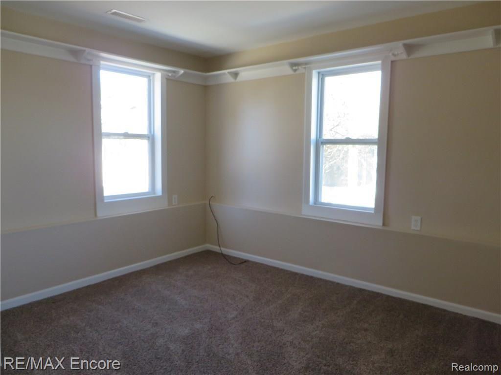 709 Cedarlawn Road Waterford, MI 48328 - Photo 10 of 17 Bedroom 3
