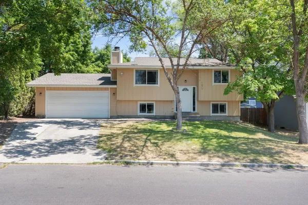 $369,900 | 7906 North Dakota Street, Spokane, WA 99208