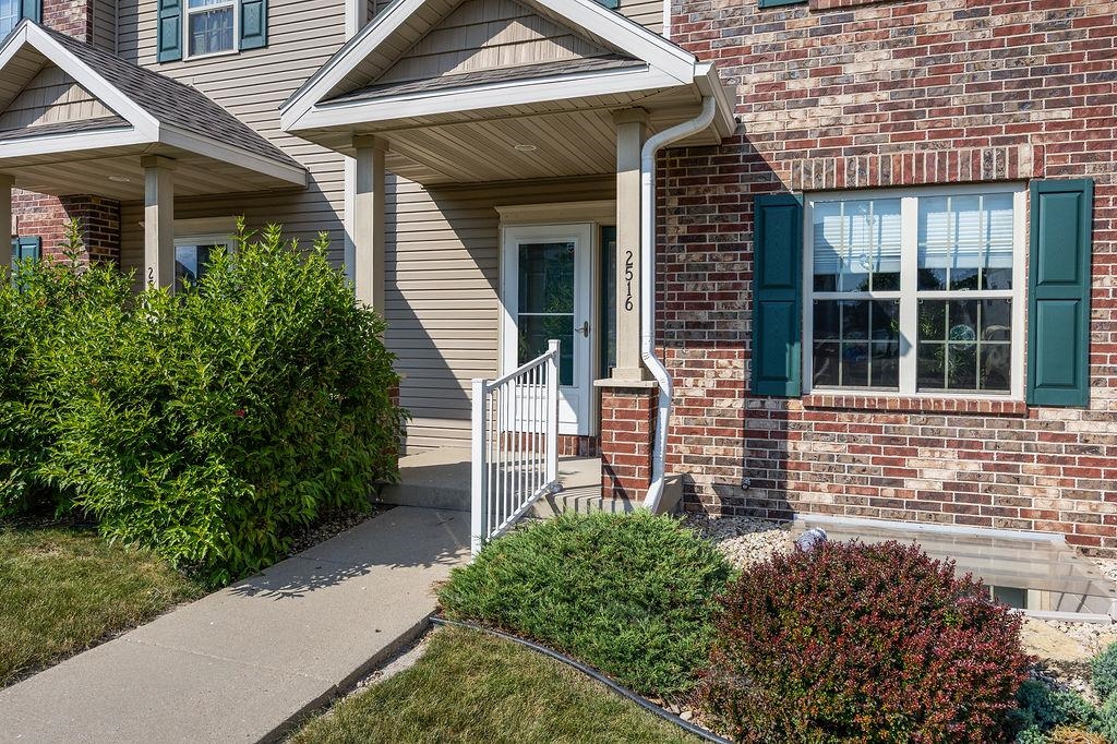 2516 Leopold Way Sun Prairie, WI 53590 - Photo 2 of 35