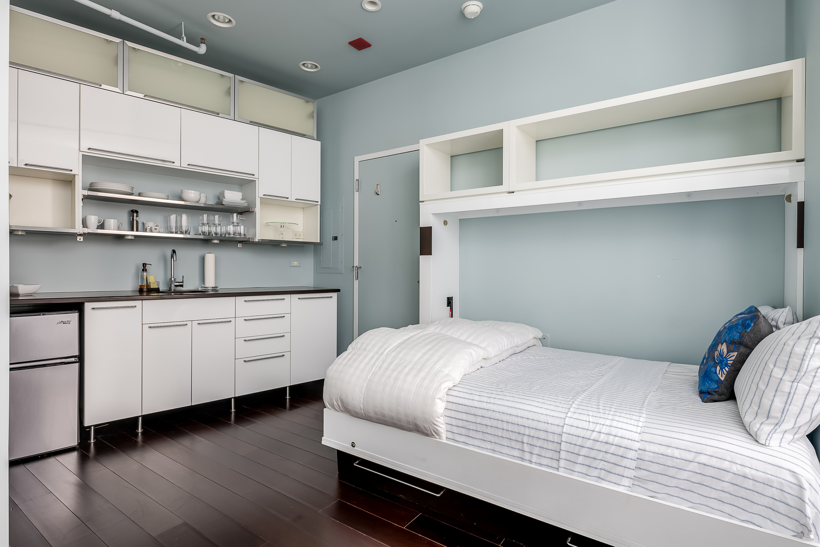 310 South Michigan Avenue, Unit 1900 Chicago, IL 60604 - Photo 17 of 25 a bedroom with a bed and a cabinets