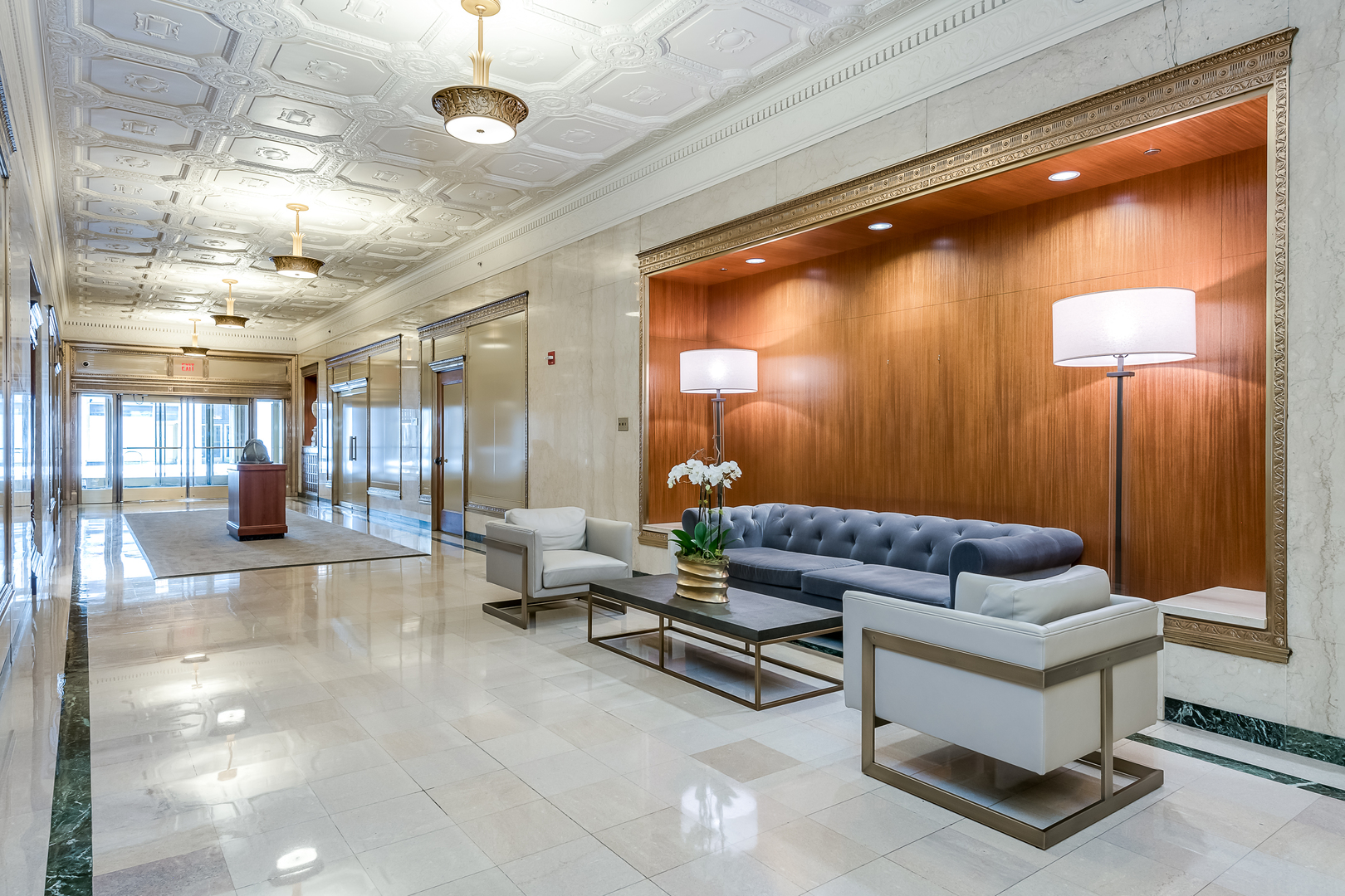 310 South Michigan Avenue, Unit 1900 Chicago, IL 60604 - Photo 21 of 25 a living room with furniture and wooden floor