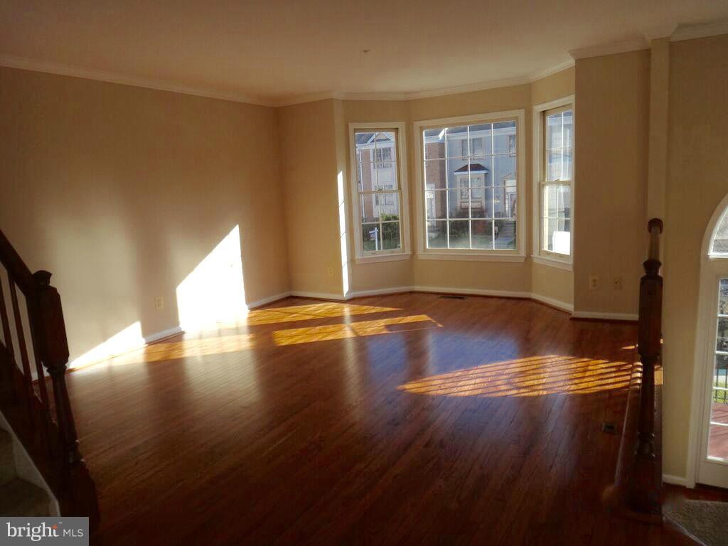 2235 Conquest Way Odenton, MD 21113 - Photo 3 of 18 Living Room