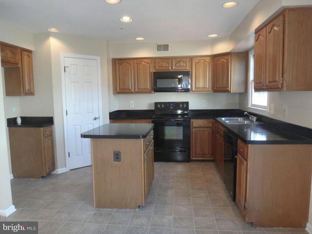 2235 Conquest Way Odenton, MD 21113 - Photo 7 of 18 Kitchen