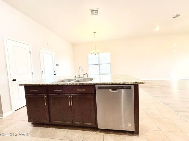 $1,975 | 129 Gray Birch Loop, Youngsville, LA 70592