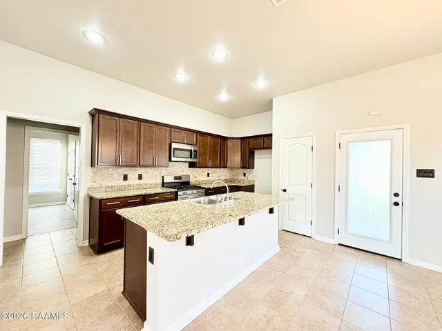 $1,850 | 129 Gray Birch Loop, Youngsville, LA 70592