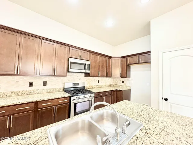 $1,850 | 129 Gray Birch Loop, Youngsville, LA 70592