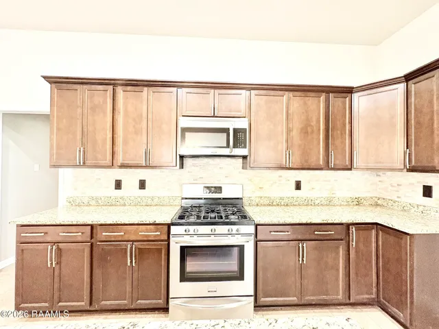 $1,850 | 129 Gray Birch Loop, Youngsville, LA 70592