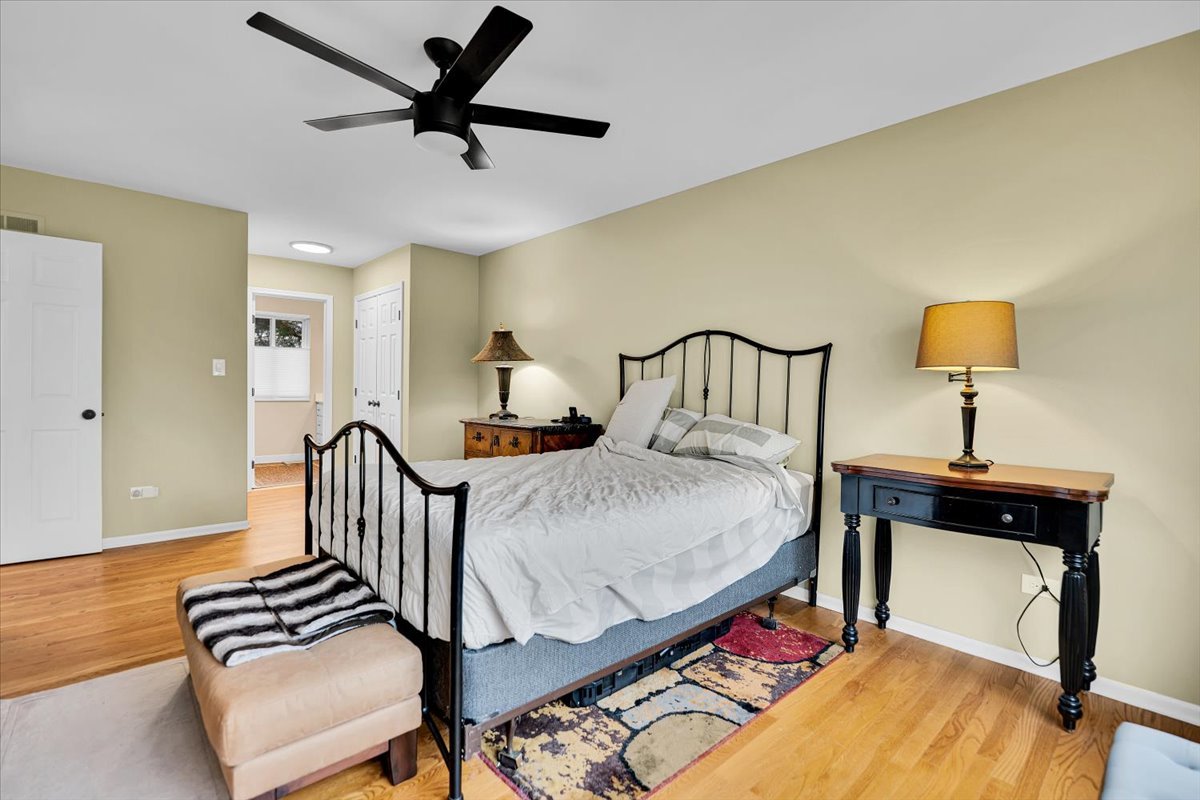 196 Shoreline Road Lake Barrington, IL 60010 - Photo 12 of 33