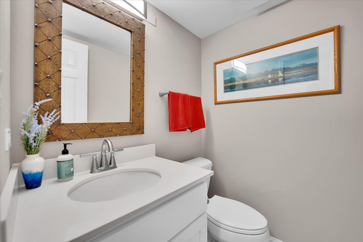 196 Shoreline Road Lake Barrington, IL 60010 - Photo 14 of 33