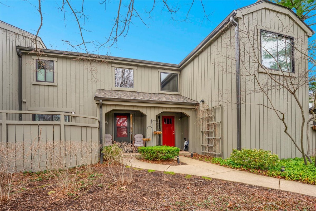 196 Shoreline Road Lake Barrington, IL 60010 - Photo 2 of 33