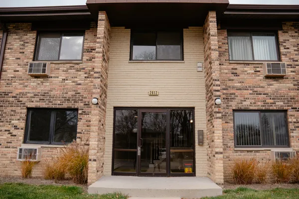 $240,000 | 2612 North Windsor Drive, Unit 201, Arlington Heights, IL 60004