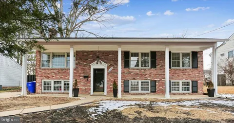 $899,000 | 11712 Seven Locks Road, Potomac, MD 20854