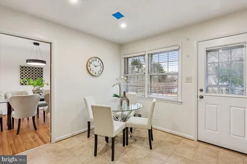 $899,000 | 11712 Seven Locks Road, Potomac, MD 20854