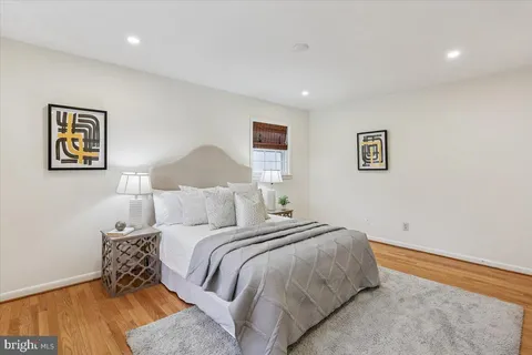 $899,000 | 11712 Seven Locks Road, Potomac, MD 20854