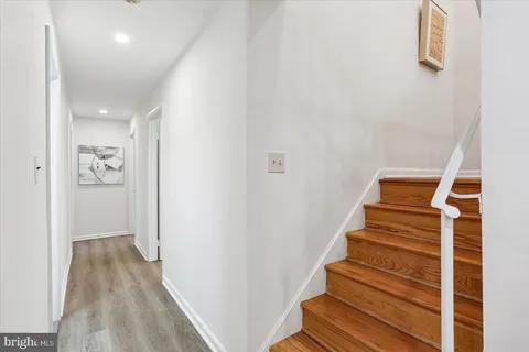 $899,000 | 11712 Seven Locks Road, Potomac, MD 20854