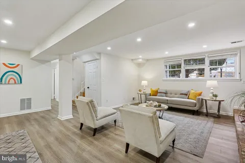 $899,000 | 11712 Seven Locks Road, Potomac, MD 20854