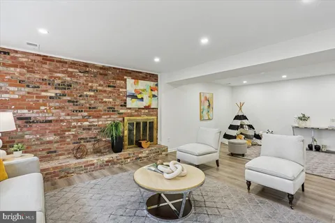 $899,000 | 11712 Seven Locks Road, Potomac, MD 20854