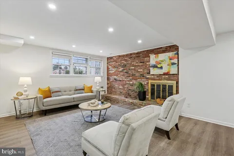 $899,000 | 11712 Seven Locks Road, Potomac, MD 20854