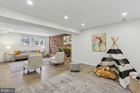 $899,000 | 11712 Seven Locks Road, Potomac, MD 20854