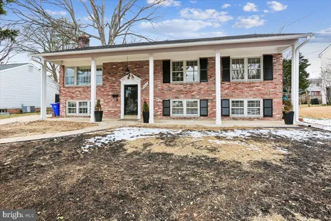 $899,000 | 11712 Seven Locks Road, Potomac, MD 20854