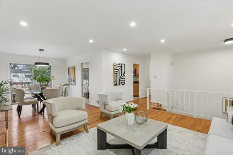 $899,000 | 11712 Seven Locks Road, Potomac, MD 20854