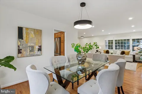 $899,000 | 11712 Seven Locks Road, Potomac, MD 20854