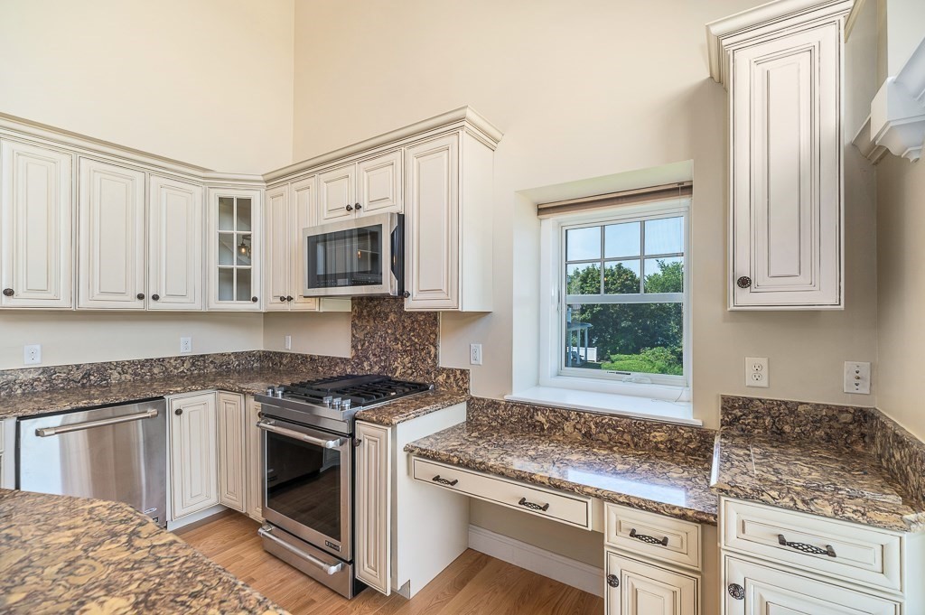 152 Water Street, Unit 13 Danvers, MA 01923 - Photo 8 of 35