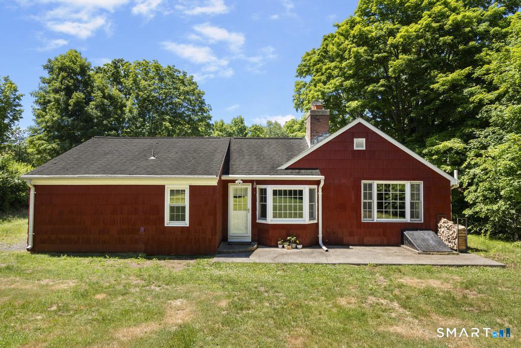 43 East Village Road Shelton, CT 06484 - Photo 31 of 40