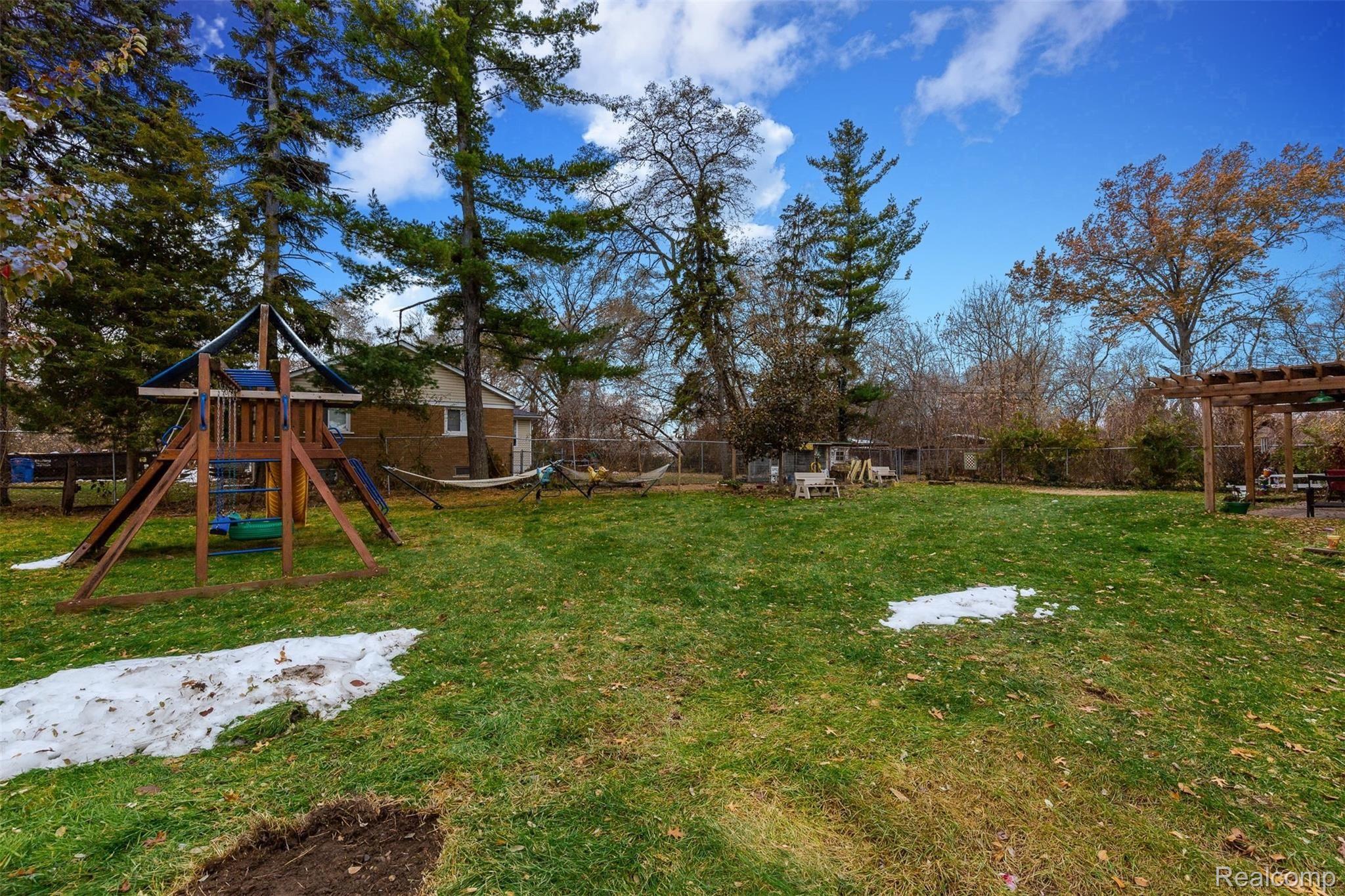 5020 Chicago Road Warren, MI 48092 - Photo 34 of 35 Backyard View 2