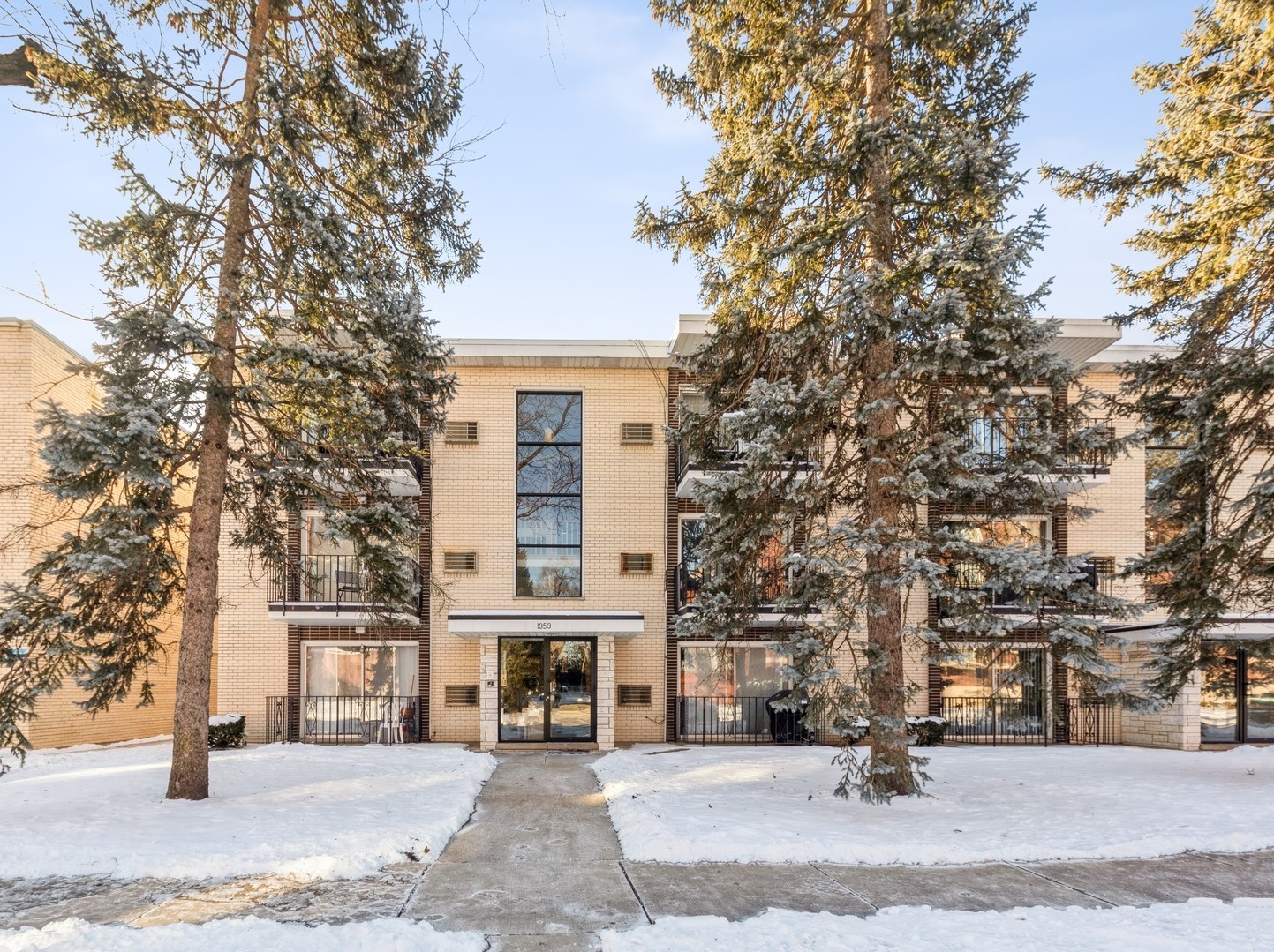 1353 Perry Street, Unit 2 Des Plaines, IL 60016 - Photo 1 of 10