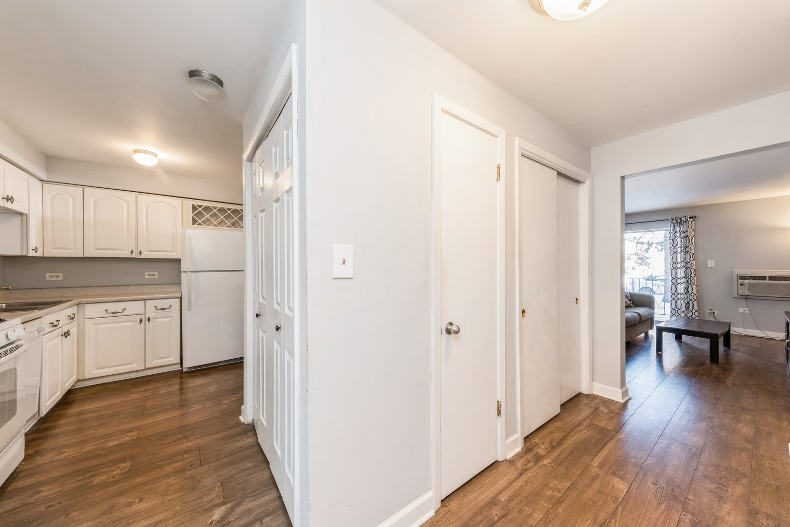 1353 Perry Street, Unit 2 Des Plaines, IL 60016 - Photo 2 of 10