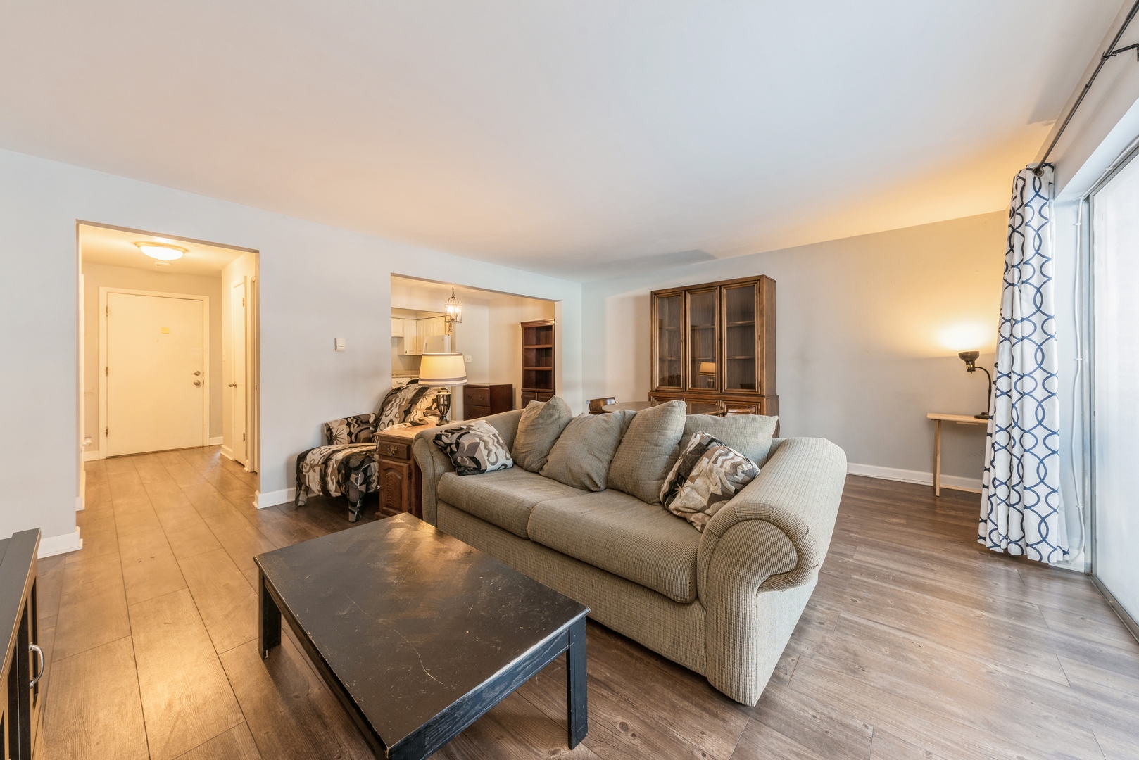 1353 Perry Street, Unit 2 Des Plaines, IL 60016 - Photo 3 of 10