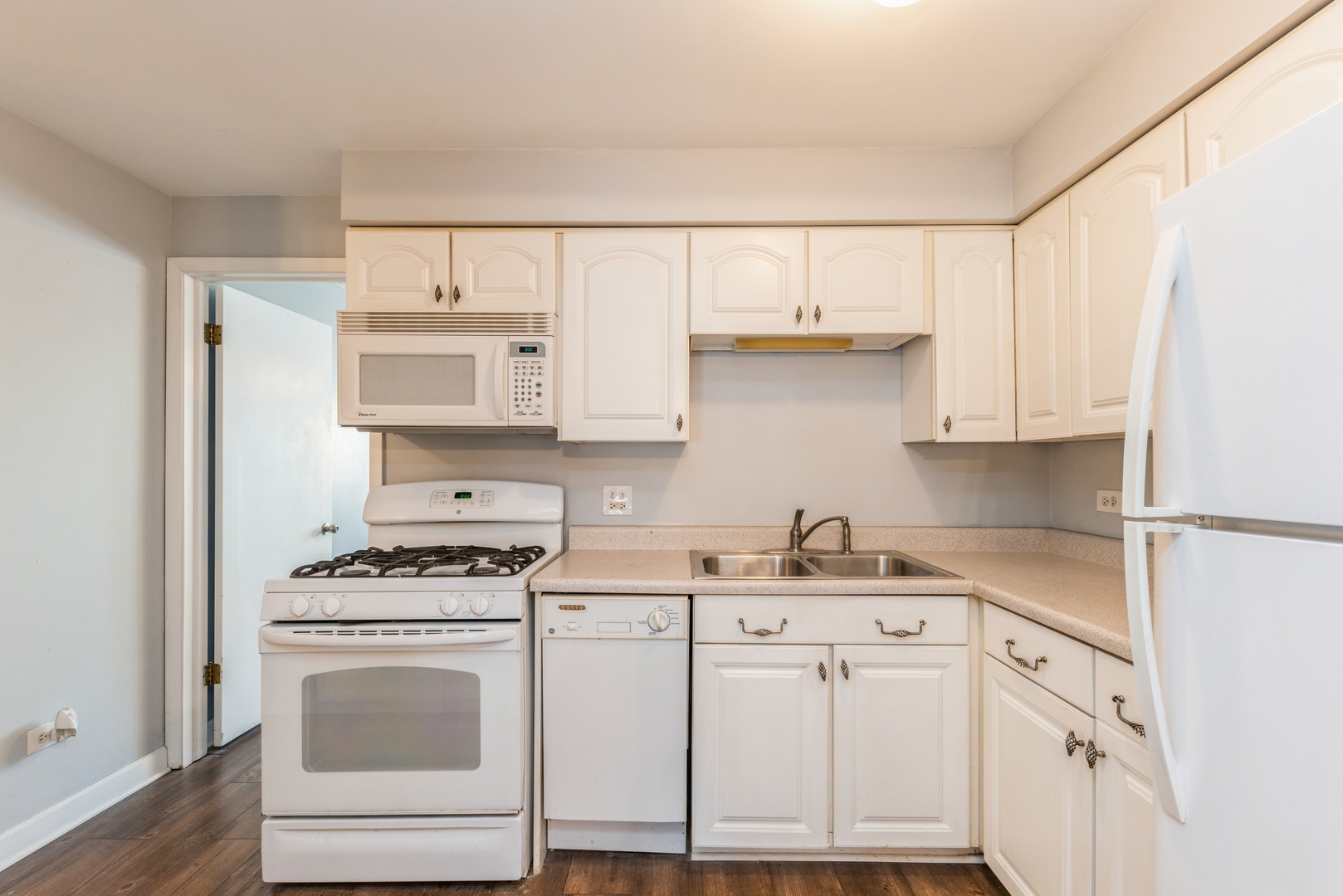 1353 Perry Street, Unit 2 Des Plaines, IL 60016 - Photo 6 of 10