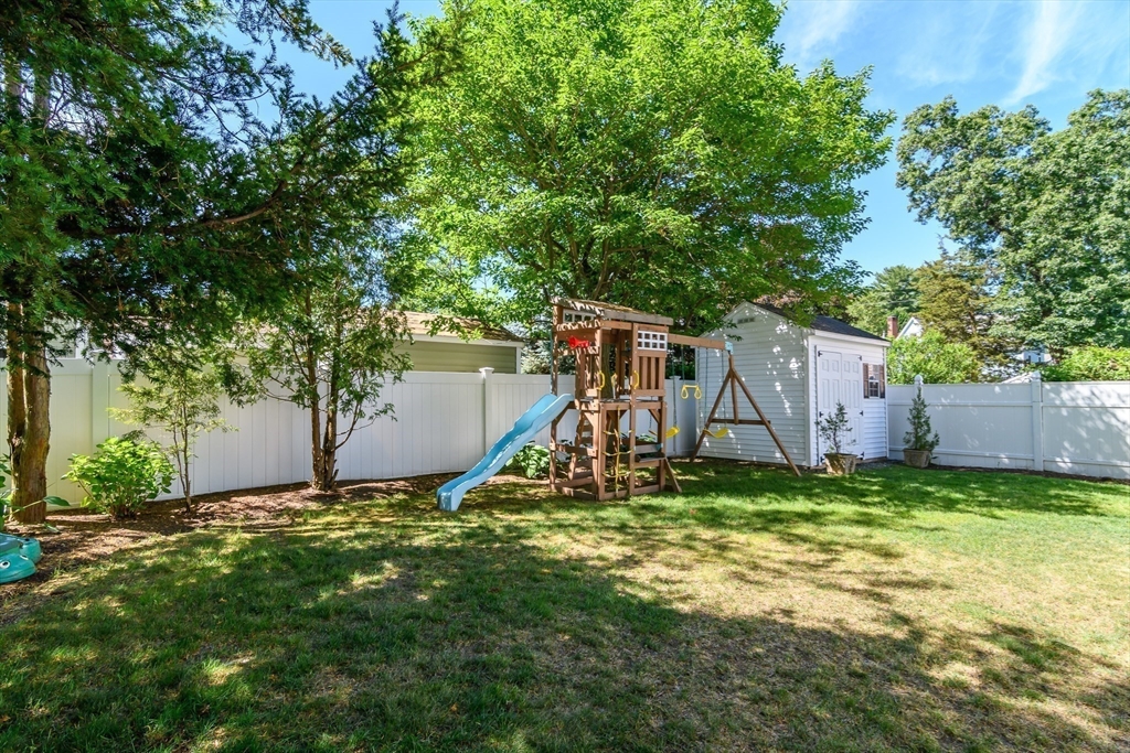 58 Manor Avenue Wellesley, MA 02482 - Photo 7 of 25
