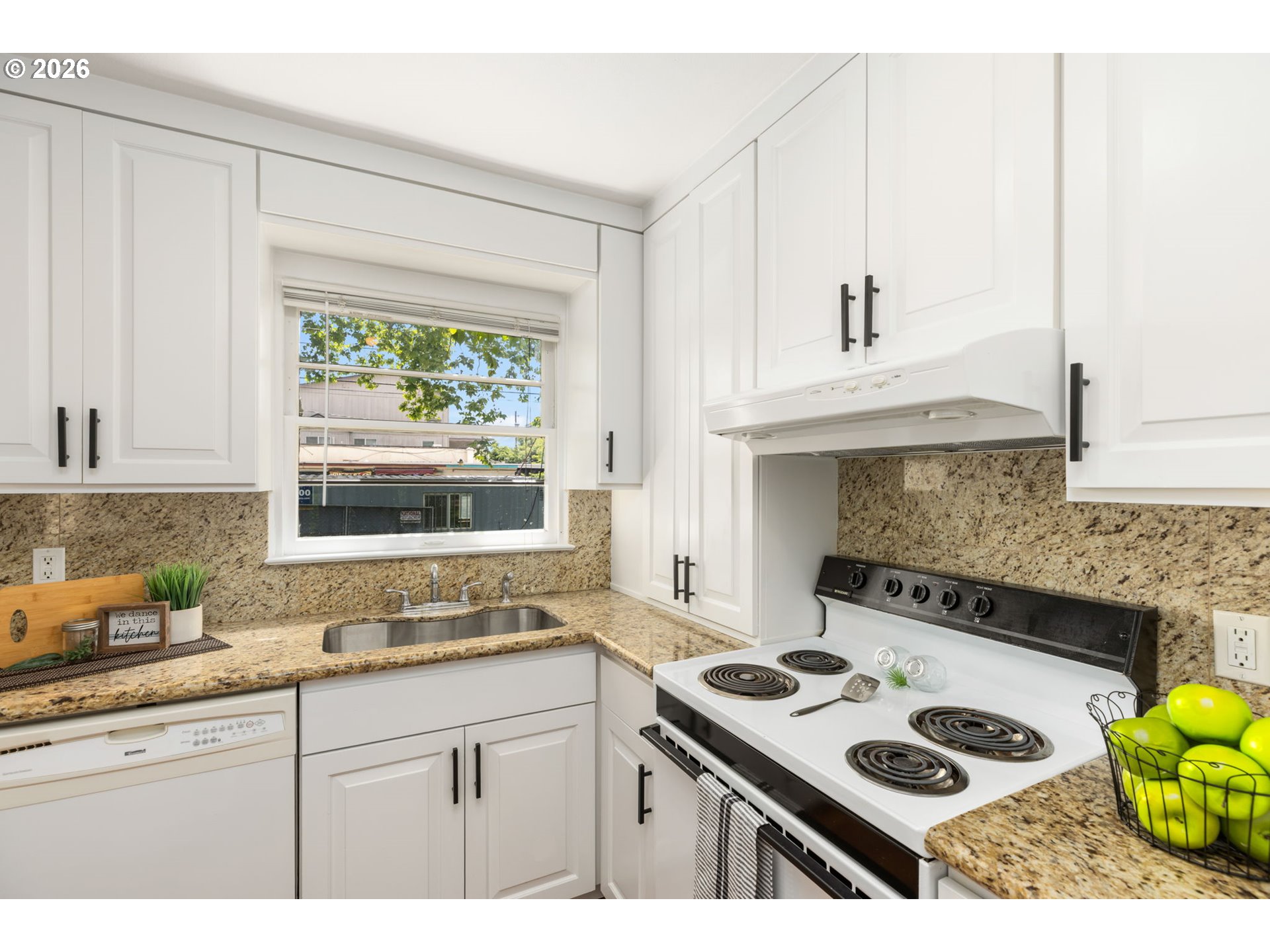 6811 Northeast Broadway Portland, OR 97213 - Photo 11 of 23