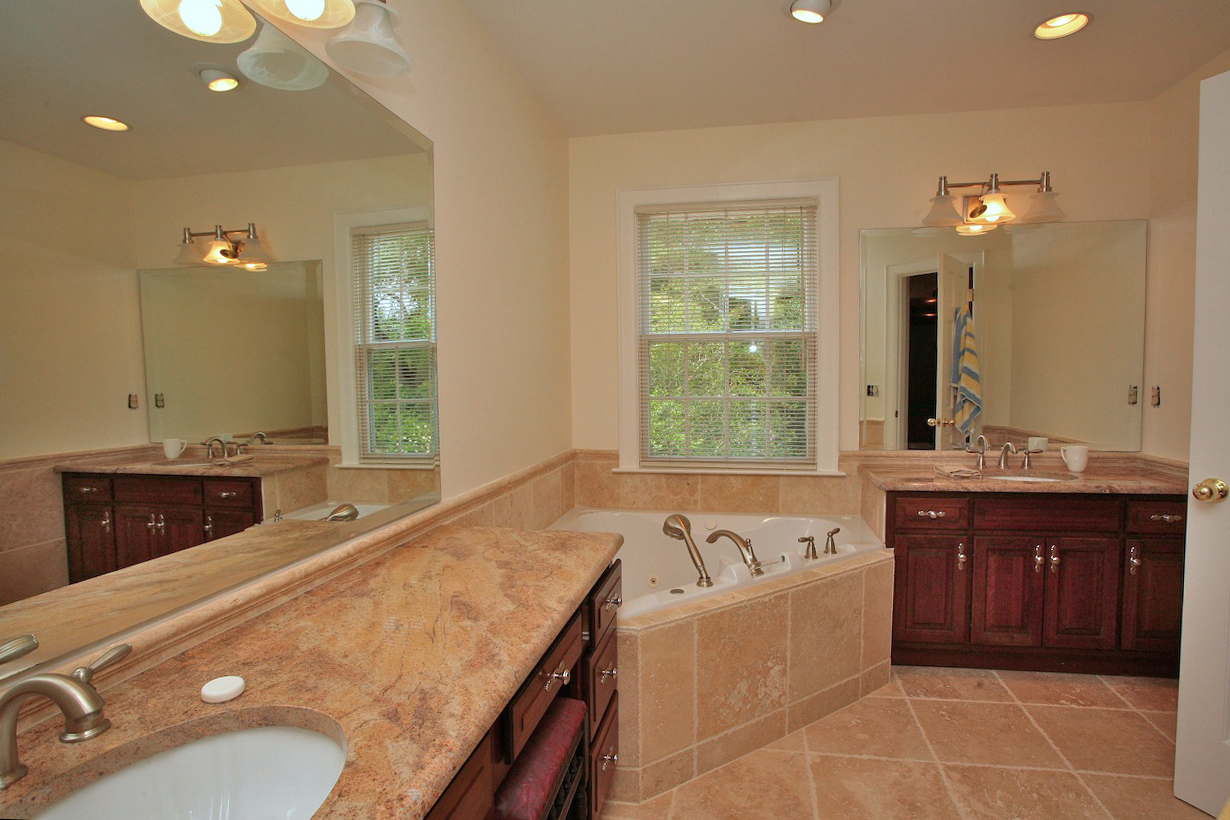 2325 River Road Jacksonville, FL 32207 - Photo 16 of 25 Master Bath