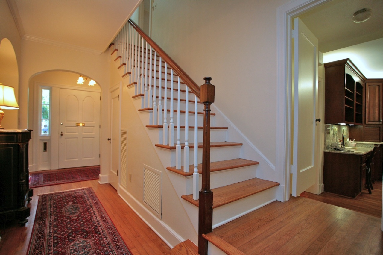 2325 River Road Jacksonville, FL 32207 - Photo 3 of 25 Stairway