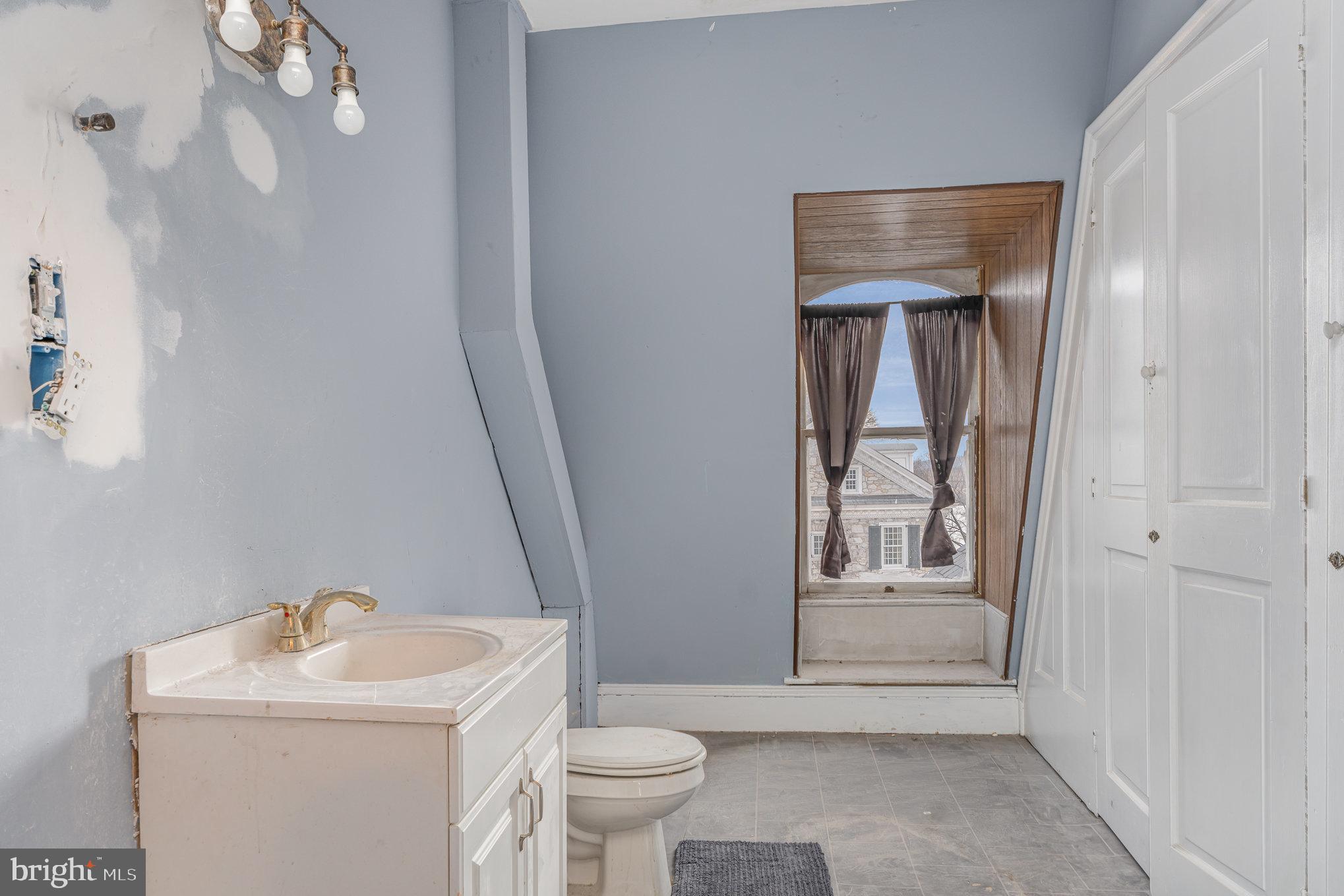 407 North Front Street Harrisburg, PA 17101 - Photo 42 of 52 a bathroom with a sink a toilet and shower