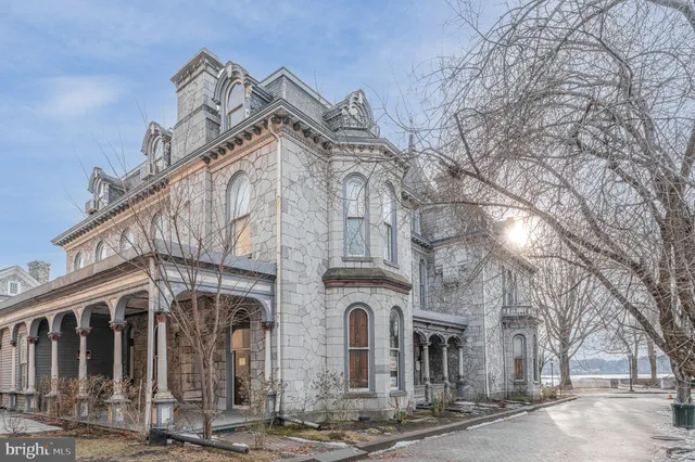 $1,395,000 | 407 North Front Street, Harrisburg, PA 17101