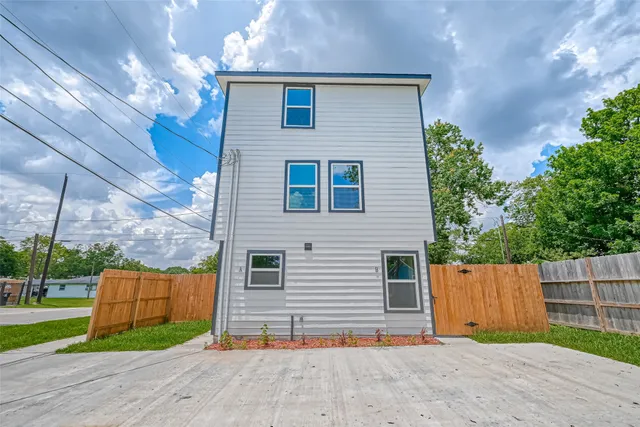 $1,650 | 8125 Eastover Street, Unit B, Houston, TX 77028