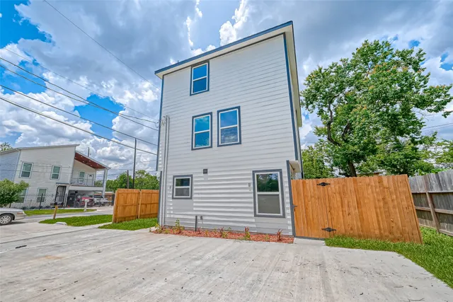 $1,650 | 8125 Eastover Street, Unit B, Houston, TX 77028