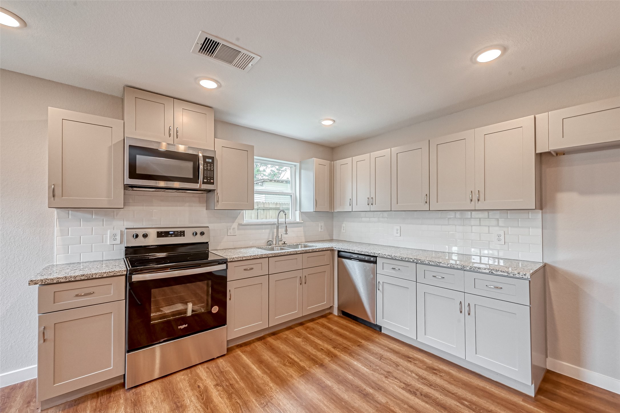 8125 Eastover Street, Unit B Houston, TX 77028 - Photo 5 of 11